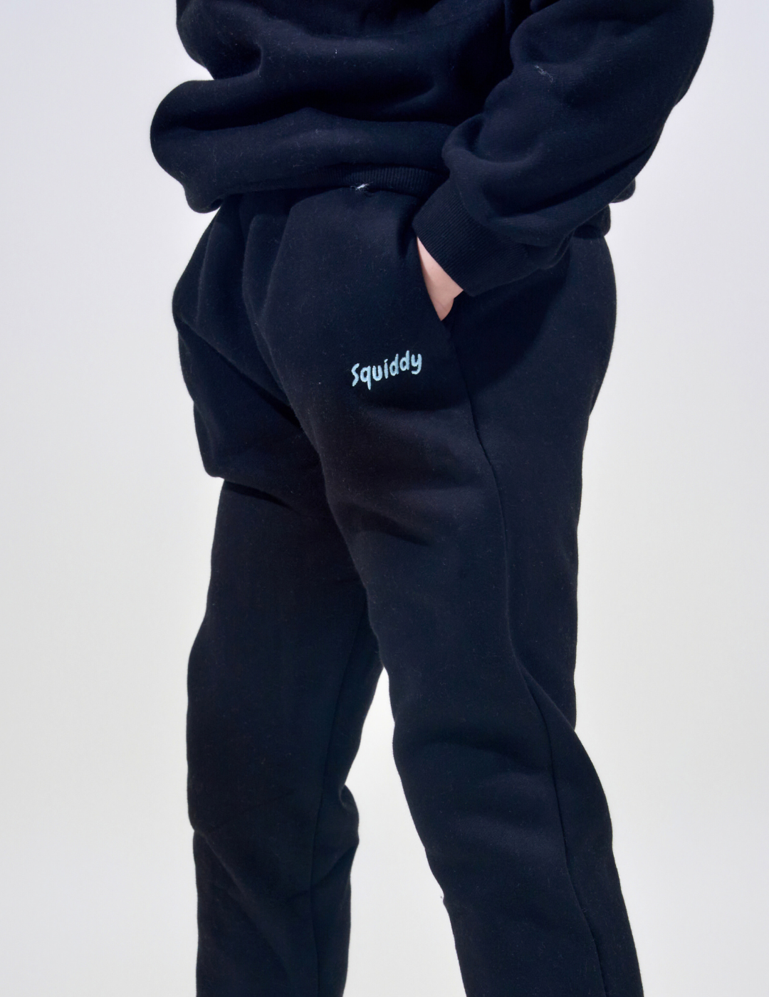 squiddyclassickidssweatpantblack2